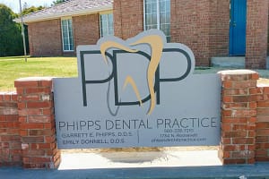 Phipps Dental exterior sign