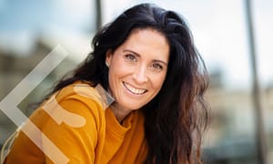 A de-aging dentist can help turn back the clock with cosmetic dentistry techniques.